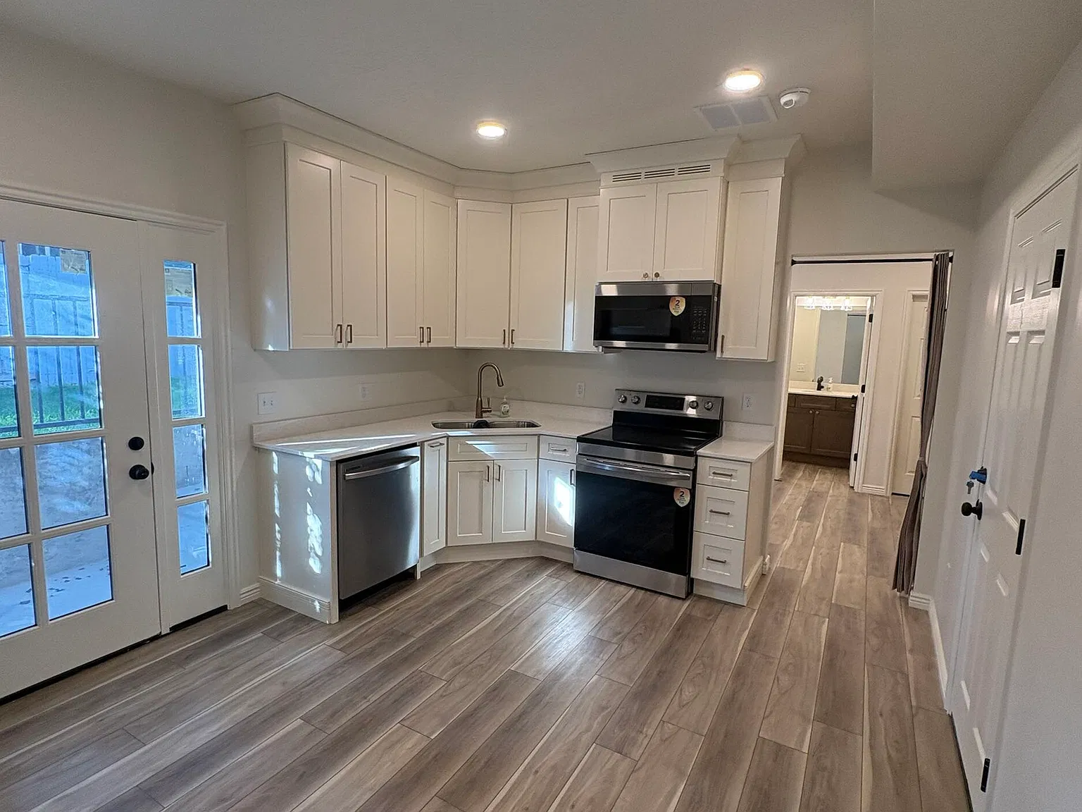 1 bed, 550 sqft, $1,200 — Photo 2
