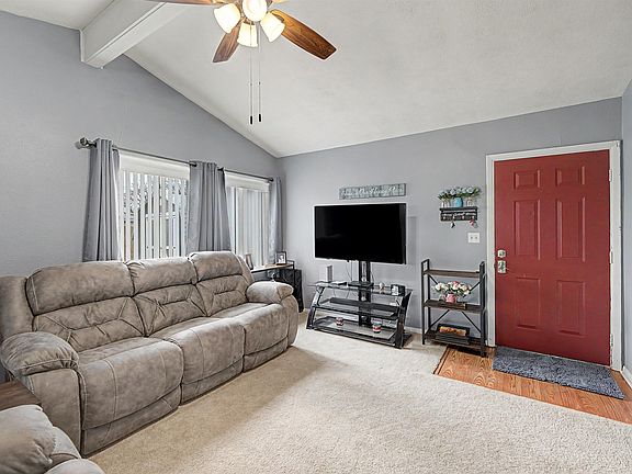 3rd image of 146 Taft Ct