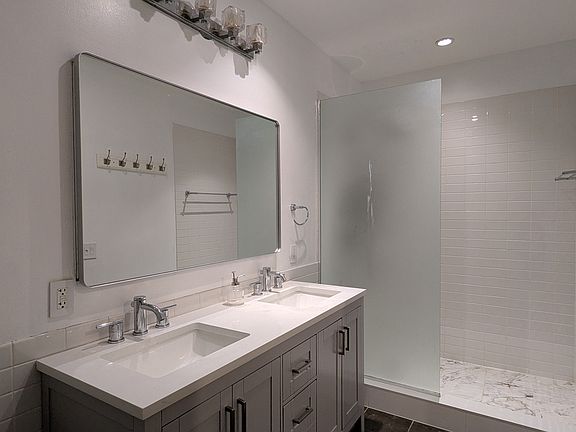 5th image of 365 Bridge St APT 9P