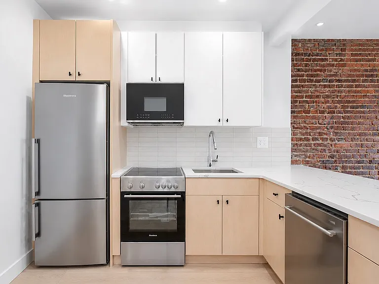 183 Guernsey St #4R — Photo 5