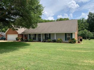 12 Turkey Trail Dr, Deatsville, AL 36022