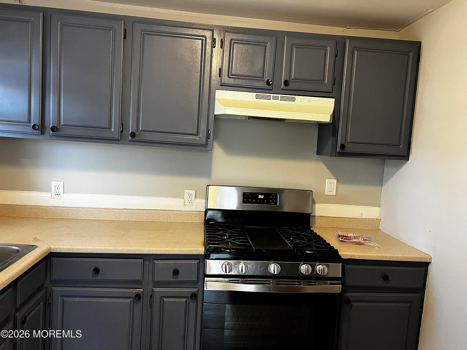 3 bed, 1923 sqft, $3,100 — Photo 2