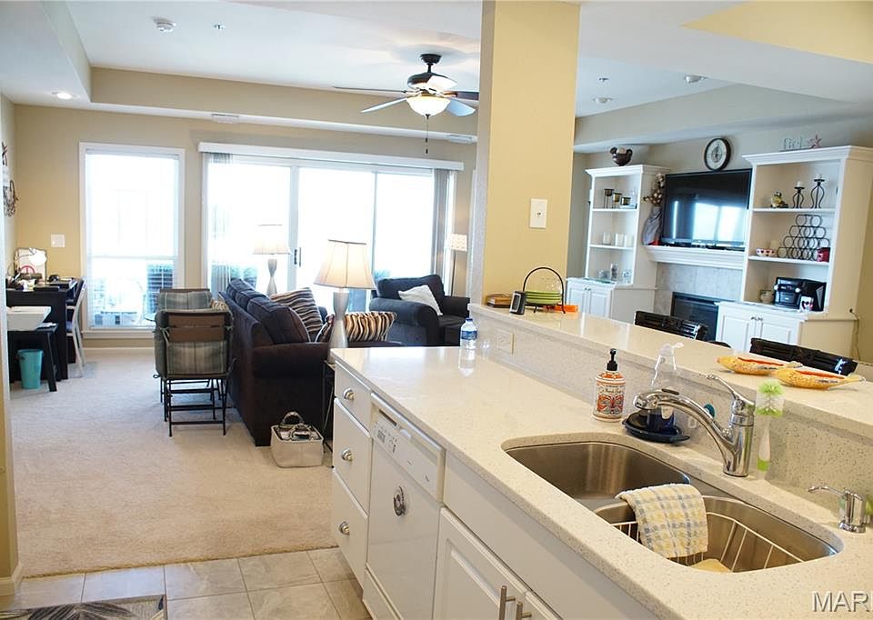 1st image of 807 W Harbour Towne Dr