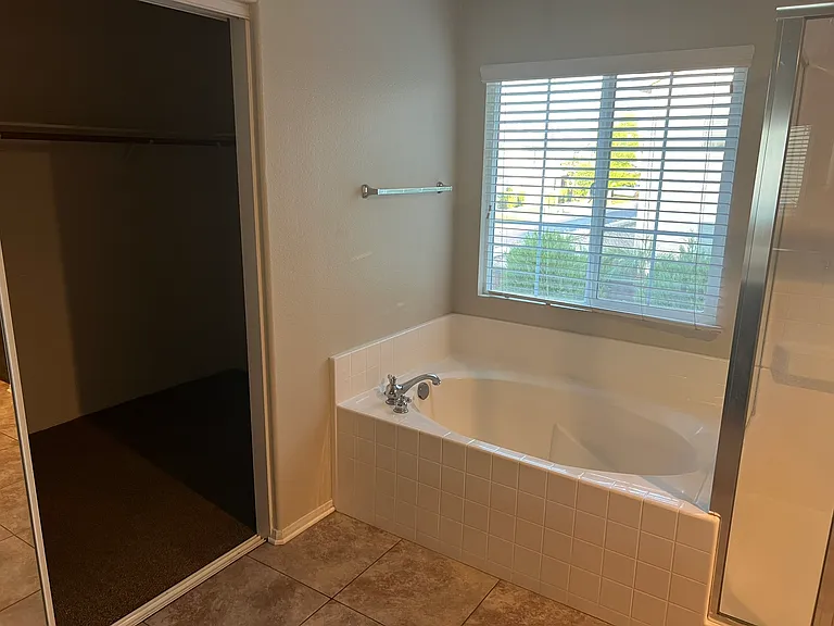 45204 Almora St — Photo 33