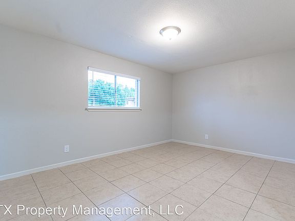 5th image of 1040 Linde St