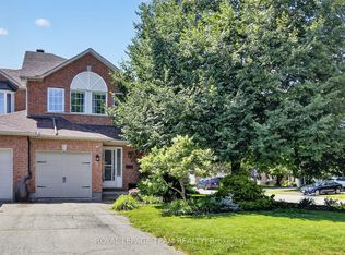 2 Wittingham Dr, Ottawa, ON K2G 6H1