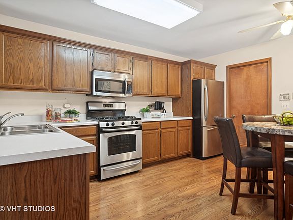 4th image of 629 N Walden Dr