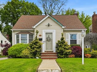 257 Jefferson St, Franklin Square, NY 11010
