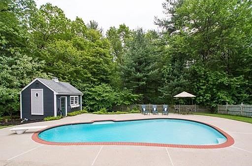 5th image of 32 Heritage Dr