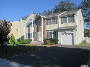 135 11th St, West Babylon, NY 11704