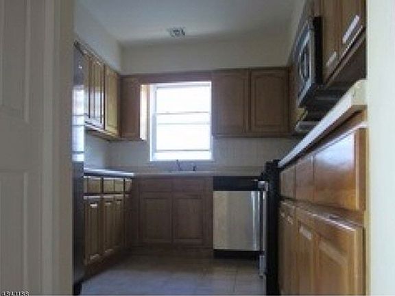 5th image of 14 Seabury Ct #1