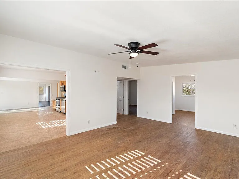 4270 Woodward Ave — Photo 12