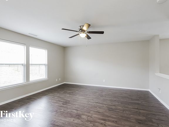 4th image of 308 Farm Springs Dr