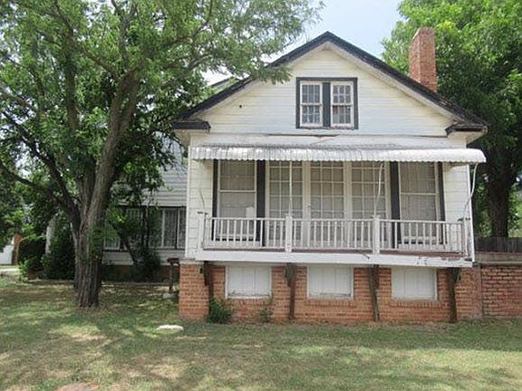 4th image of 714 E Ikard St