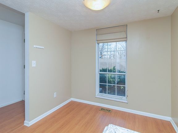 5th image of 10826 Lakehurst Ct #102