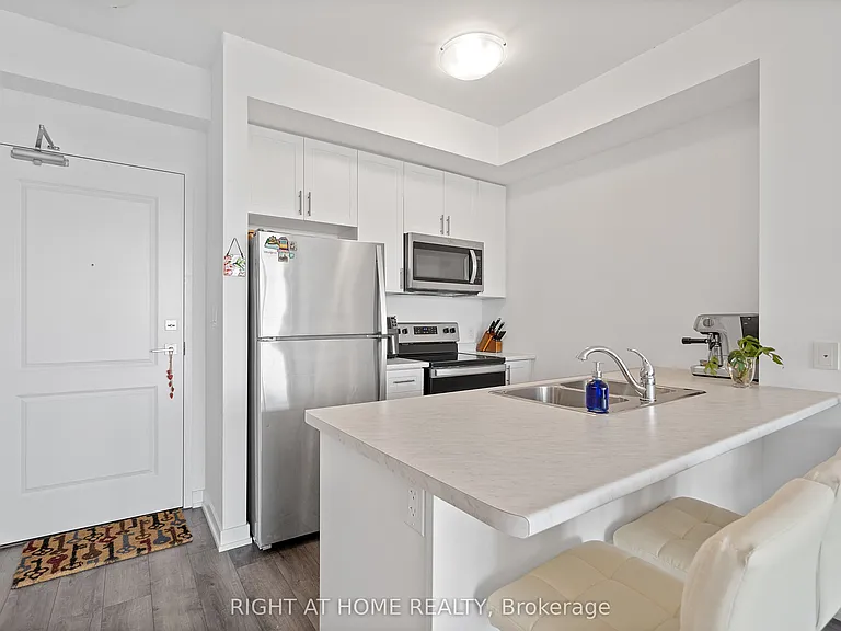 450 Dundas St E #804 — Photo 4