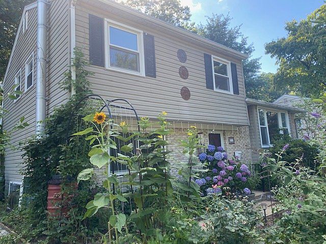 1st image of 1219 Van Buren Dr