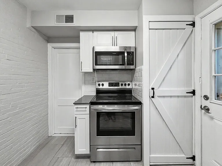 1012 E Lancaster Ave — Photo 10