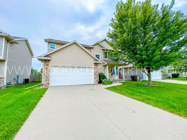 9450 Red Sunset Dr, West Des Moines, IA 50266