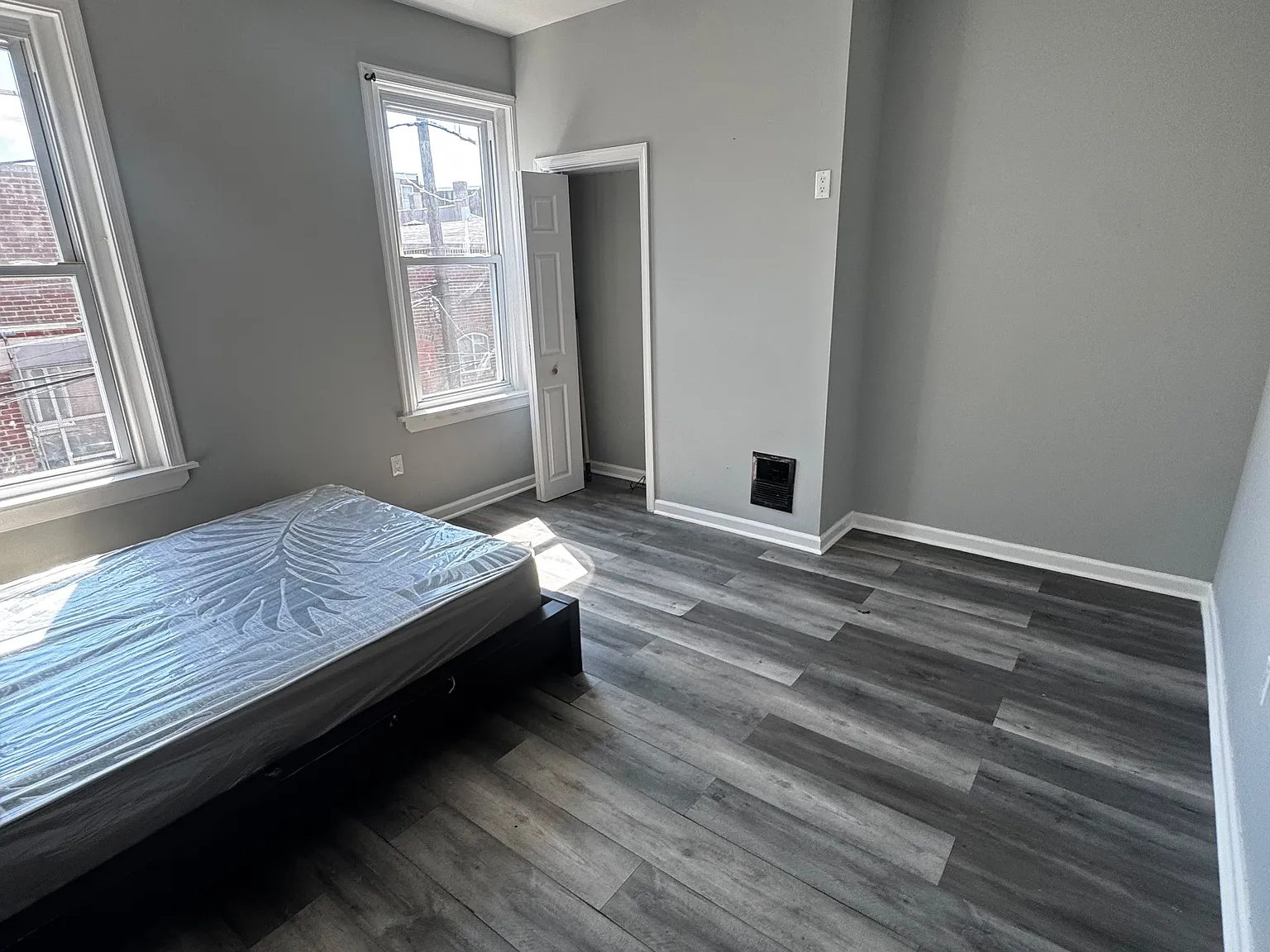 4 bed, 1020 sqft, $700 — Photo 2
