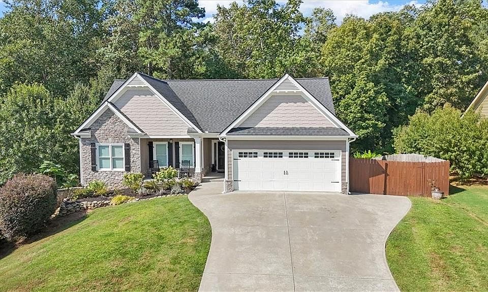 1st image of 421 Tom Avery Dr