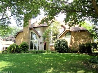 1097 Greensview Dr, Wooster, OH 44691