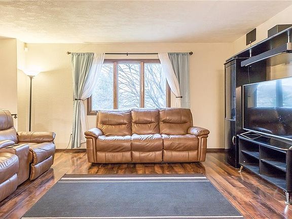 4th image of 3831 Chamberlain Dr