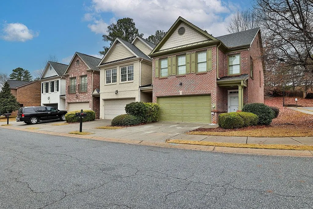 Building Photo - 1651 Oakbrook Lake Dr