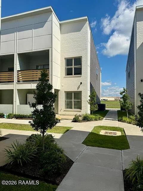 2 bed, 2.5 bath, 1317 sqft, $1,650 — Photo 1