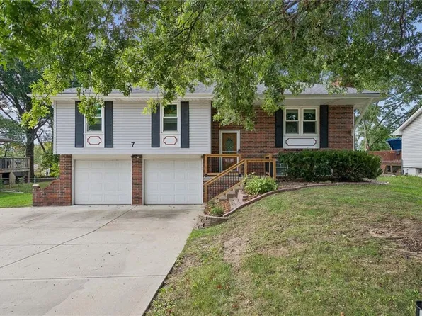 7 NE 80th St, Gladstone, MO 64118