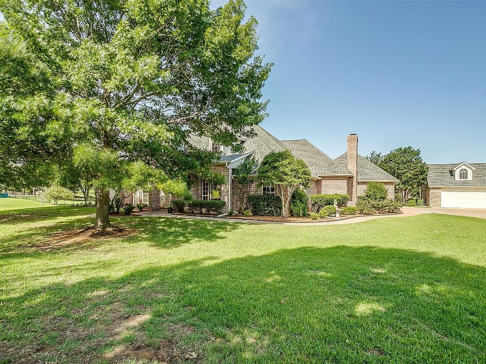 136 Hillside Dr E, Burleson, TX 76028 | Zillow