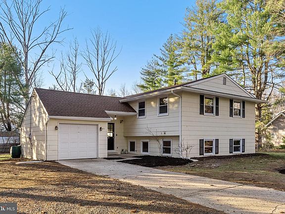 2nd image of 52 Taunton Rd