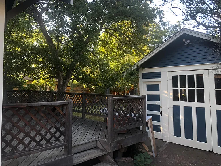 527 E Laurel St — Photo 9