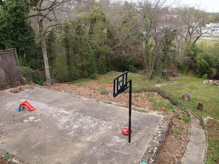 Backyard w/ Basketball Goal