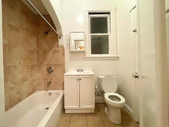 3rd image of 2715 Franklin St APT 4