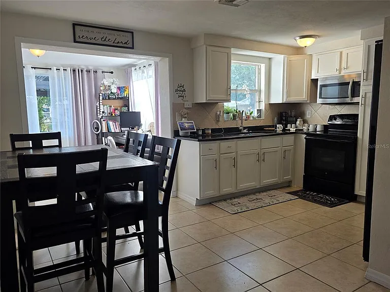 4823 Longwood Ave — Photo 10