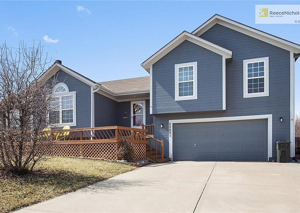 Welcome Home! Front deck for entertaining and extra driveway space.