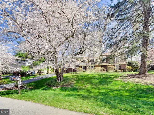 9617 Falls Bridge Ln, Rockville, MD 20854