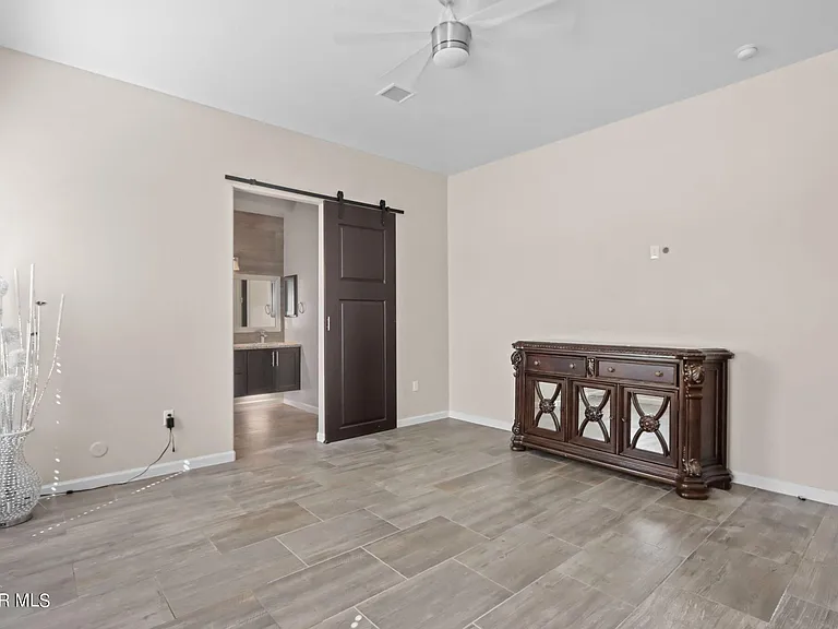 400 Royal Crown Rd — Photo 20