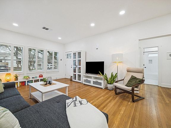 2nd image of 207 Tabor St