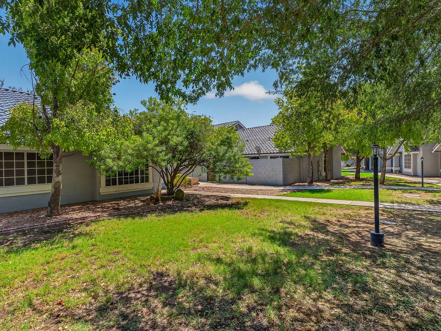 3-Bedroom Townhome in New Castle ? Chandler, AZ — Photo 2