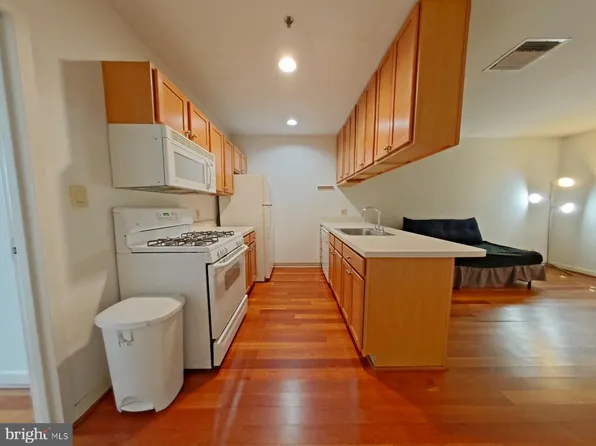 1100 Vine St APT 1209, Philadelphia, PA 19107