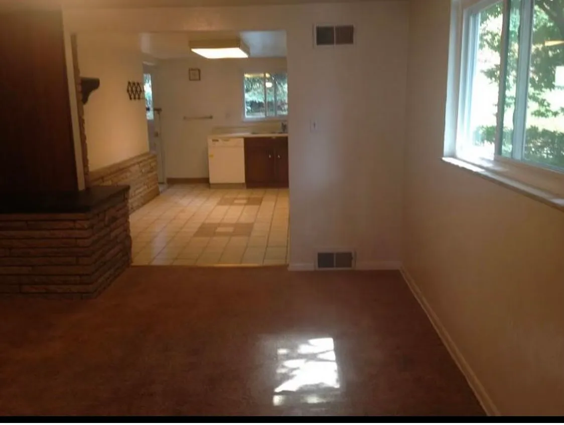 329 Grace St photo 1