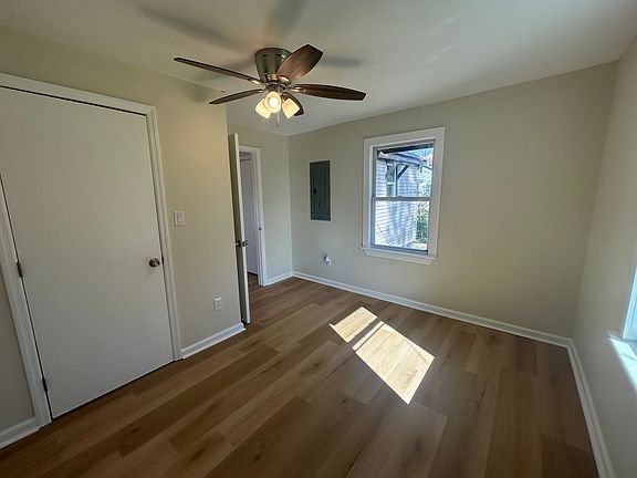 4th image of 220 8th Ave NW