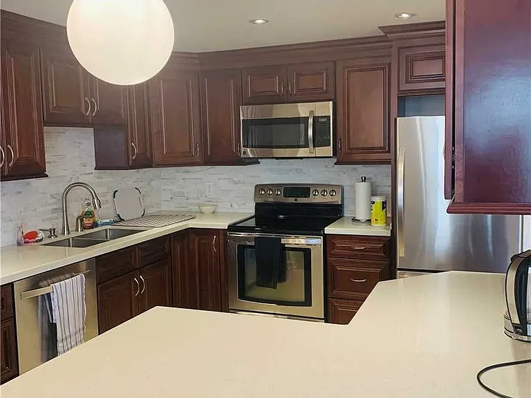 500 Glencairn Ave #303 — Photo 2
