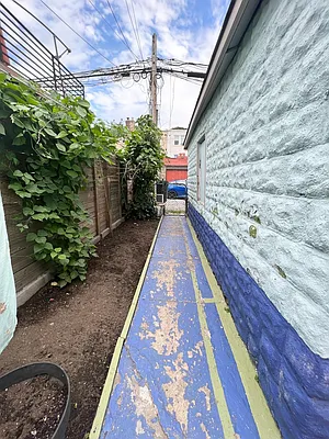 Rented by Halvatzis Realty | media 64