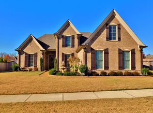 823 Six Oaks Ln, Collierville, TN 38017