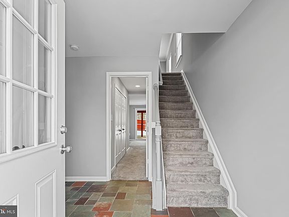 2nd image of 100 Lakeview Ct