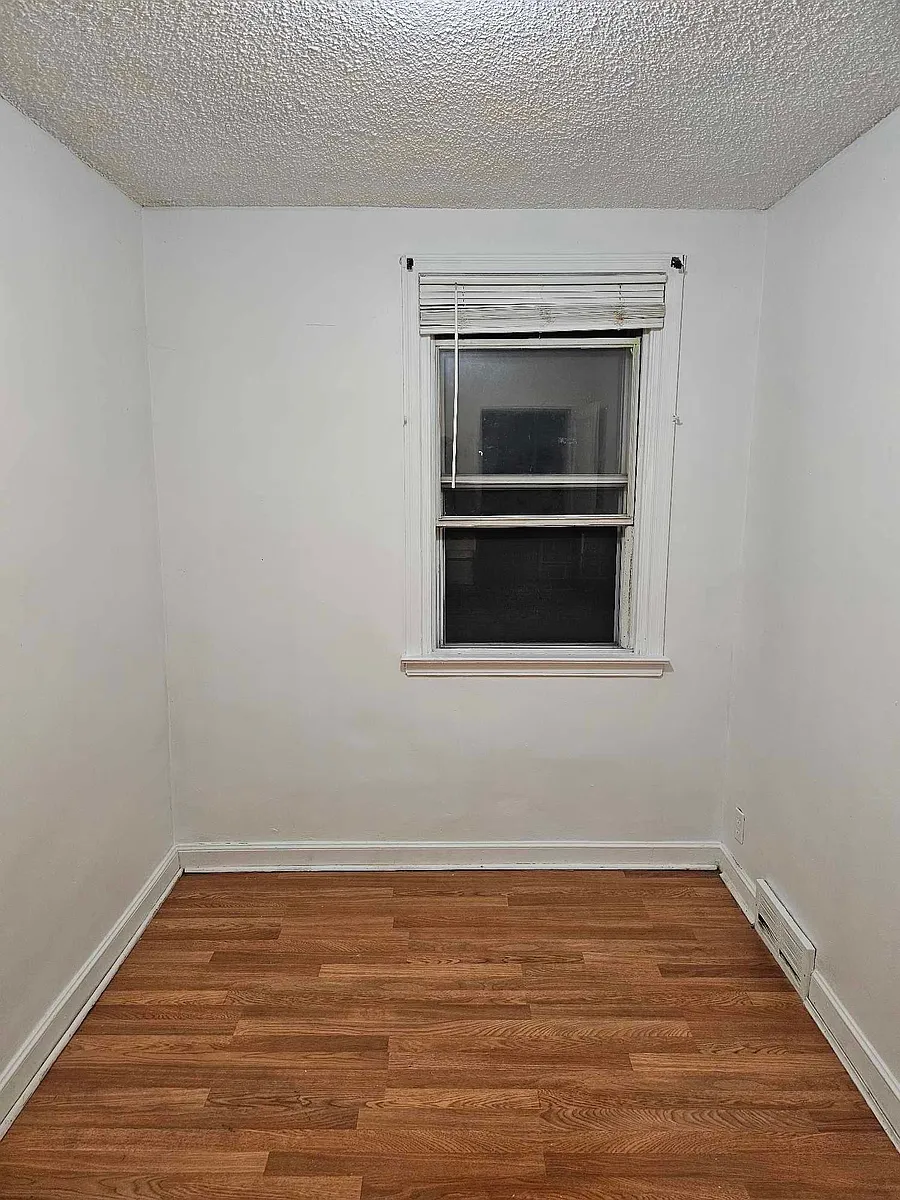 Building Photo - 1342 Hellerman St