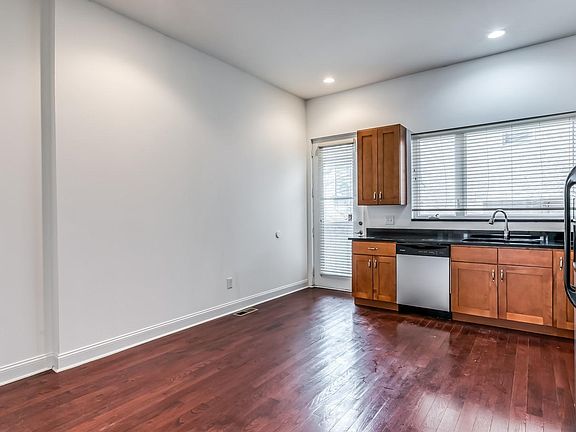 3rd image of 1456 E Columbia Ave #1E